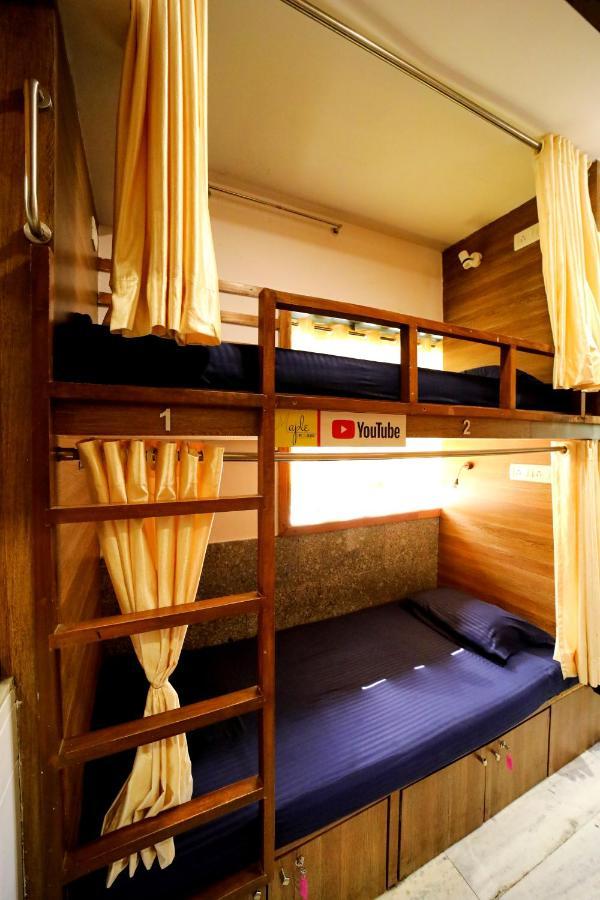 Maple Social Hubz-Hostel Mumbai Exterior foto